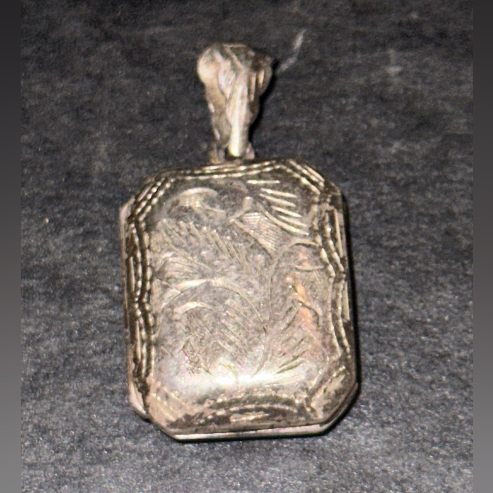 Vintage sterling silver floral etched locket 925 Estate Jewelry pendant